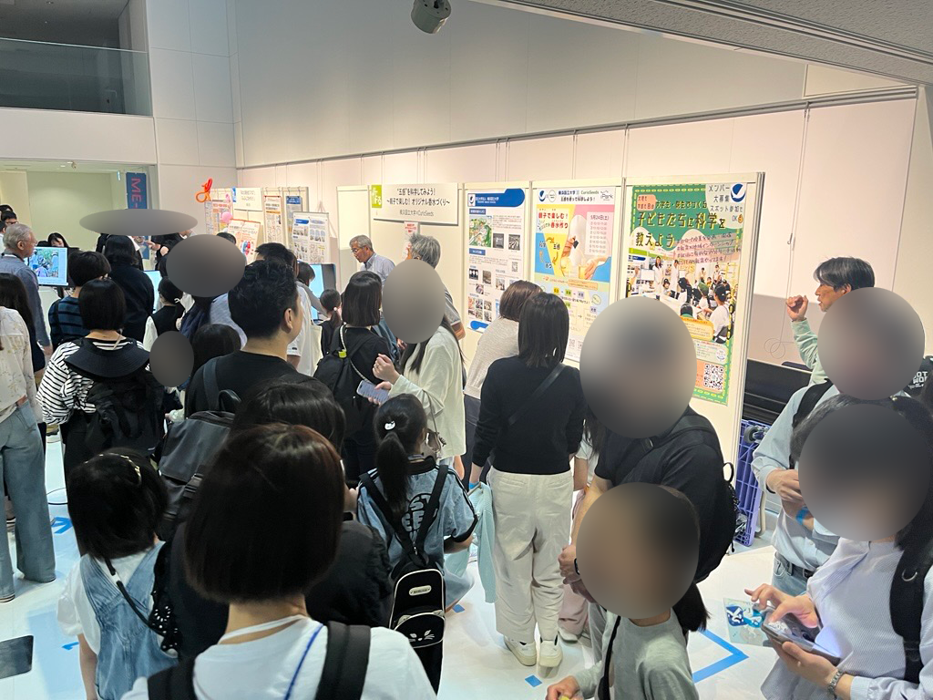 抽選待ちの列